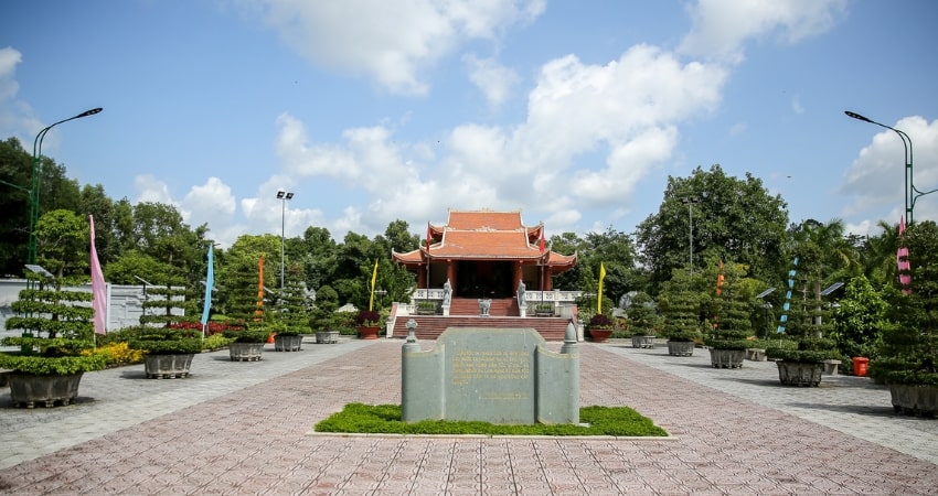 Khu tưởng niệm Hồ Chí Minh
